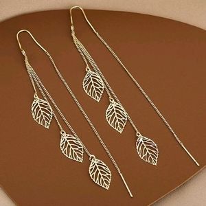 Leaf design dangle earrings ✨️